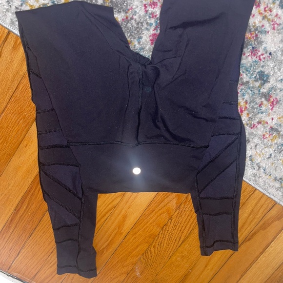Lululemon Tech Mesh Black 28” Leggings - Picture 4 of 4